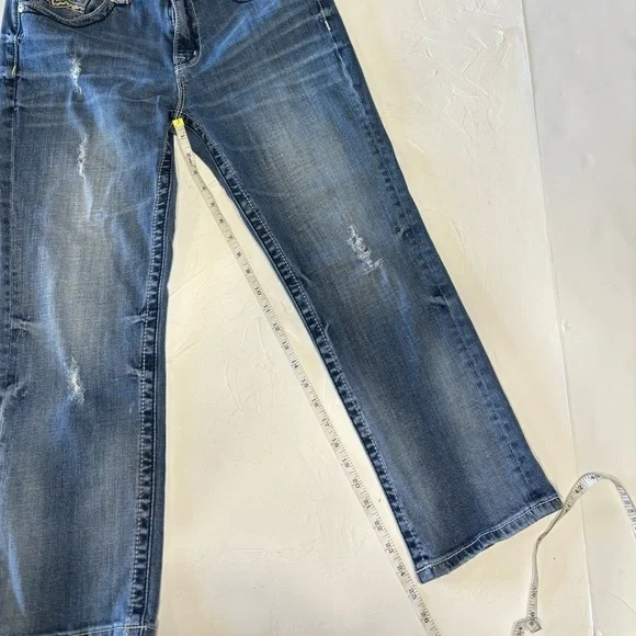 Miss Me Boyfriend Capri Jeans - Picture 11 of 11